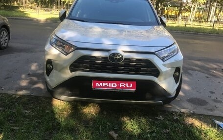 Toyota RAV4, 2021 год, 3 400 000 рублей, 1 фотография