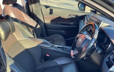 Toyota C-HR I рестайлинг, 2017 год, 2 150 000 рублей, 11 фотография