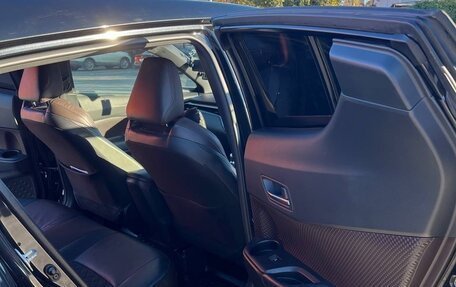 Toyota C-HR I рестайлинг, 2017 год, 2 150 000 рублей, 12 фотография