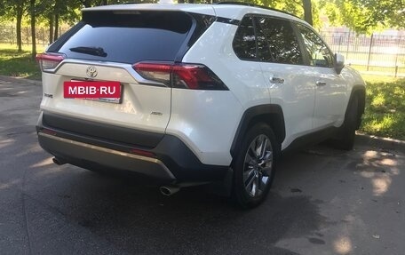 Toyota RAV4, 2021 год, 3 400 000 рублей, 4 фотография