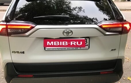 Toyota RAV4, 2021 год, 3 400 000 рублей, 2 фотография