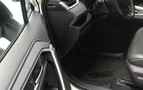 Toyota RAV4, 2021 год, 3 400 000 рублей, 9 фотография