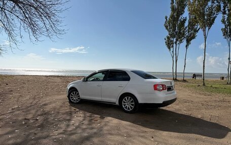 Volkswagen Jetta VI, 2010 год, 835 000 рублей, 3 фотография