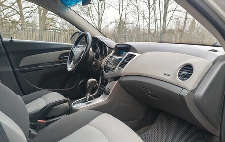 Chevrolet Cruze II, 2010 год, 595 000 рублей, 7 фотография