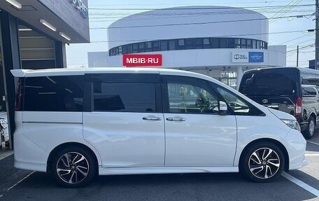 Honda Stepwgn IV, 2017 год, 1 600 000 рублей, 12 фотография