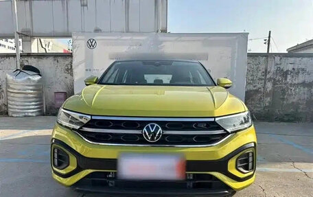 Volkswagen T-Roc I, 2023 год, 1 723 125 рублей, 2 фотография