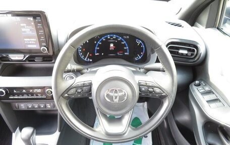 Toyota Yaris Cross, 2022 год, 1 450 000 рублей, 6 фотография