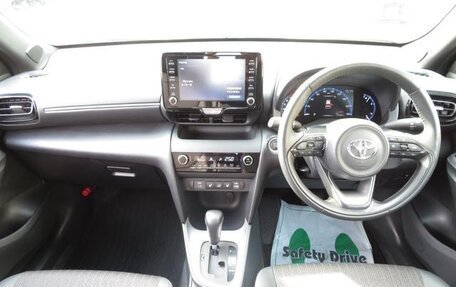 Toyota Yaris Cross, 2022 год, 1 450 000 рублей, 5 фотография