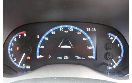 Toyota Yaris Cross, 2022 год, 1 450 000 рублей, 7 фотография