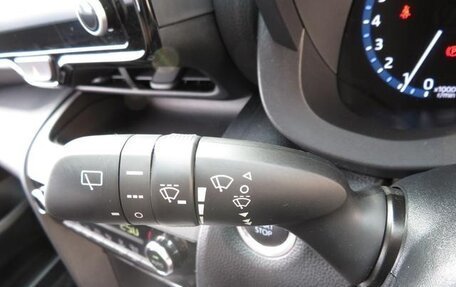 Toyota Yaris Cross, 2022 год, 1 450 000 рублей, 11 фотография