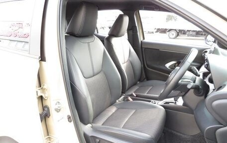 Toyota Yaris Cross, 2022 год, 1 450 000 рублей, 13 фотография