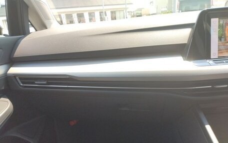 Volkswagen Golf VIII, 2022 год, 1 353 000 рублей, 21 фотография