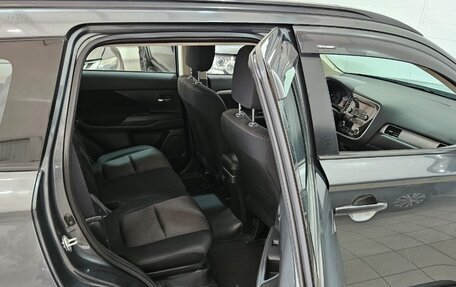 Mitsubishi Outlander III рестайлинг 3, 2014 год, 1 570 000 рублей, 12 фотография