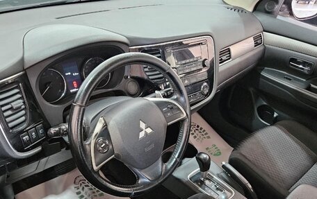 Mitsubishi Outlander III рестайлинг 3, 2014 год, 1 570 000 рублей, 15 фотография