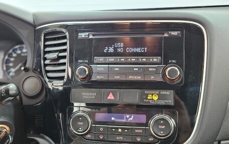 Mitsubishi Outlander III рестайлинг 3, 2014 год, 1 570 000 рублей, 17 фотография