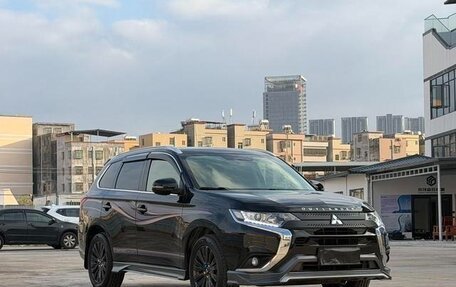 Mitsubishi Outlander III рестайлинг 3, 2021 год, 2 050 000 рублей, 1 фотография