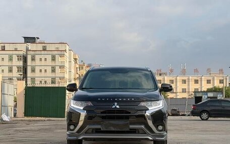 Mitsubishi Outlander III рестайлинг 3, 2021 год, 2 050 000 рублей, 2 фотография