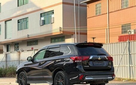 Mitsubishi Outlander III рестайлинг 3, 2021 год, 2 050 000 рублей, 4 фотография