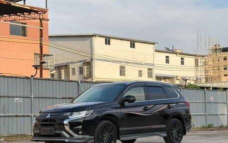 Mitsubishi Outlander III рестайлинг 3, 2021 год, 2 050 000 рублей, 3 фотография