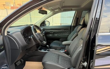 Mitsubishi Outlander III рестайлинг 3, 2021 год, 2 050 000 рублей, 7 фотография