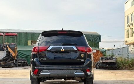 Mitsubishi Outlander III рестайлинг 3, 2021 год, 2 050 000 рублей, 5 фотография