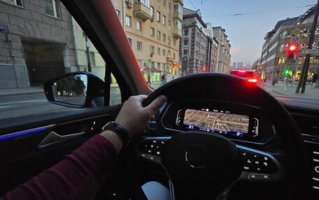 Volkswagen Tiguan II, 2021 год, 3 699 000 рублей, 15 фотография