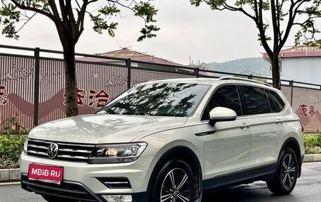 Volkswagen Tiguan II, 2021 год, 1 690 000 рублей, 1 фотография