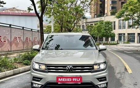 Volkswagen Tiguan II, 2021 год, 1 690 000 рублей, 2 фотография