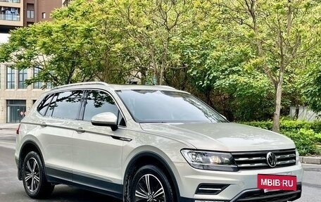 Volkswagen Tiguan II, 2021 год, 1 690 000 рублей, 3 фотография