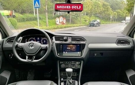 Volkswagen Tiguan II, 2021 год, 1 690 000 рублей, 9 фотография