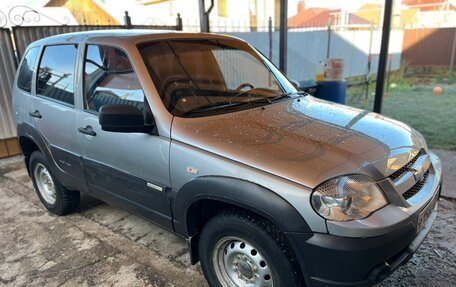 Chevrolet Niva I рестайлинг, 2015 год, 340 000 рублей, 3 фотография