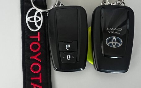 Toyota C-HR I рестайлинг, 2016 год, 1 990 000 рублей, 4 фотография