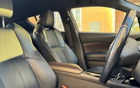 Toyota C-HR I рестайлинг, 2016 год, 1 990 000 рублей, 8 фотография