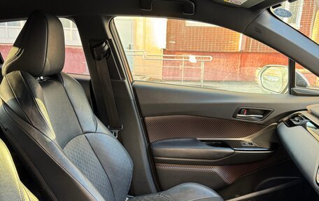 Toyota C-HR I рестайлинг, 2016 год, 1 990 000 рублей, 9 фотография