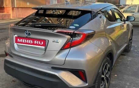 Toyota C-HR I рестайлинг, 2016 год, 1 990 000 рублей, 11 фотография