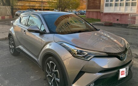 Toyota C-HR I рестайлинг, 2016 год, 1 990 000 рублей, 15 фотография