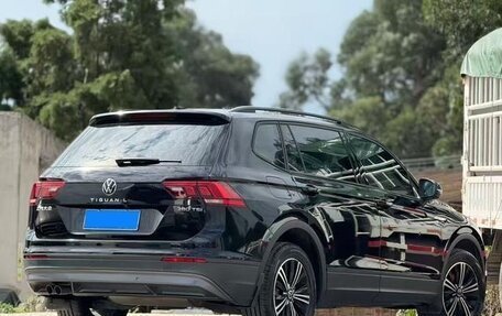 Volkswagen Tiguan II, 2021 год, 1 650 000 рублей, 3 фотография