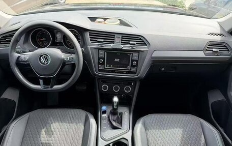 Volkswagen Tiguan II, 2021 год, 1 650 000 рублей, 8 фотография