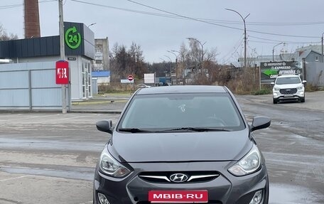 Hyundai Solaris II рестайлинг, 2011 год, 420 000 рублей, 1 фотография