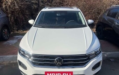 Volkswagen T-Roc I, 2022 год, 1 700 013 рублей, 2 фотография