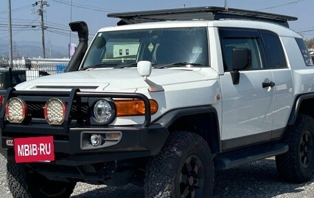 Toyota FJ Cruiser, 2013 год, 2 000 000 рублей, 2 фотография
