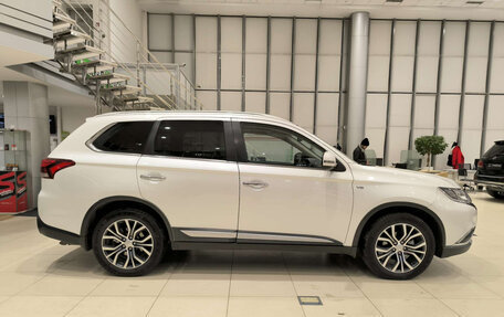 Mitsubishi Outlander III рестайлинг 3, 2015 год, 1 995 000 рублей, 5 фотография