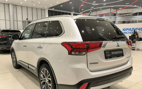 Mitsubishi Outlander III рестайлинг 3, 2015 год, 1 995 000 рублей, 8 фотография