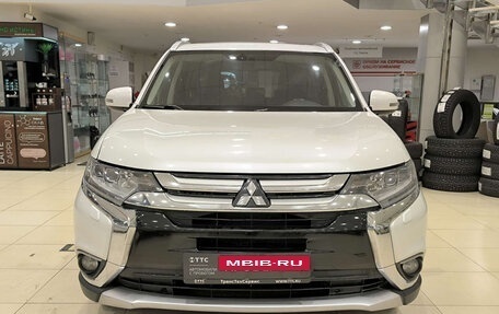 Mitsubishi Outlander III рестайлинг 3, 2015 год, 1 995 000 рублей, 2 фотография
