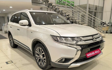 Mitsubishi Outlander III рестайлинг 3, 2015 год, 1 995 000 рублей, 3 фотография