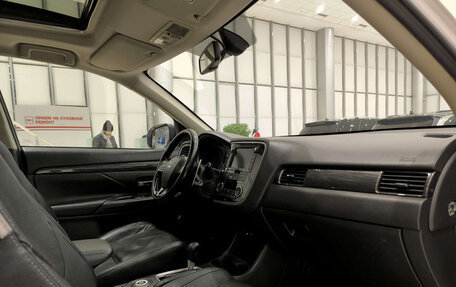 Mitsubishi Outlander III рестайлинг 3, 2015 год, 1 995 000 рублей, 13 фотография