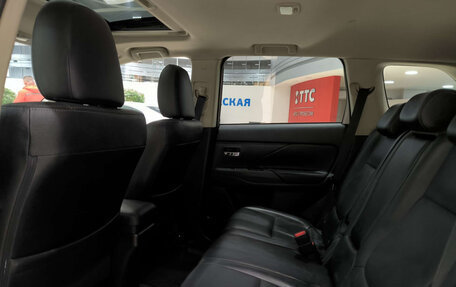 Mitsubishi Outlander III рестайлинг 3, 2015 год, 1 995 000 рублей, 15 фотография