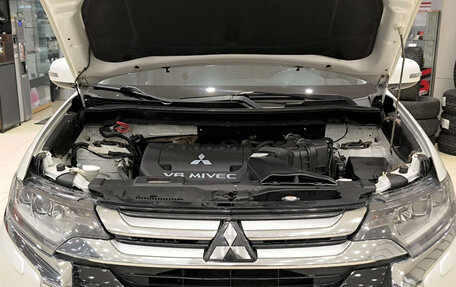 Mitsubishi Outlander III рестайлинг 3, 2015 год, 1 995 000 рублей, 11 фотография