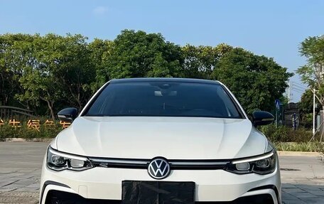 Volkswagen Golf VIII, 2021 год, 2 155 000 рублей, 2 фотография