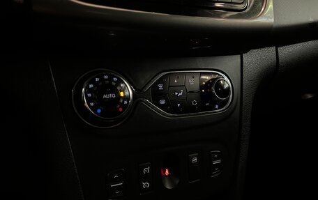 Renault Sandero II рестайлинг, 2017 год, 979 000 рублей, 13 фотография